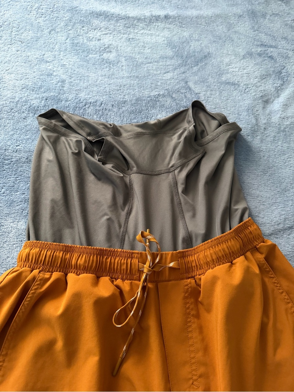 Men's L.L. Bean LinedRust Orange Drawstring Shorts-size M - Picture 4 of 4